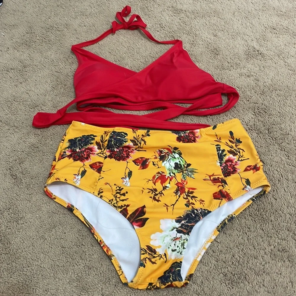 Bathing suits - Picture 3 of 15